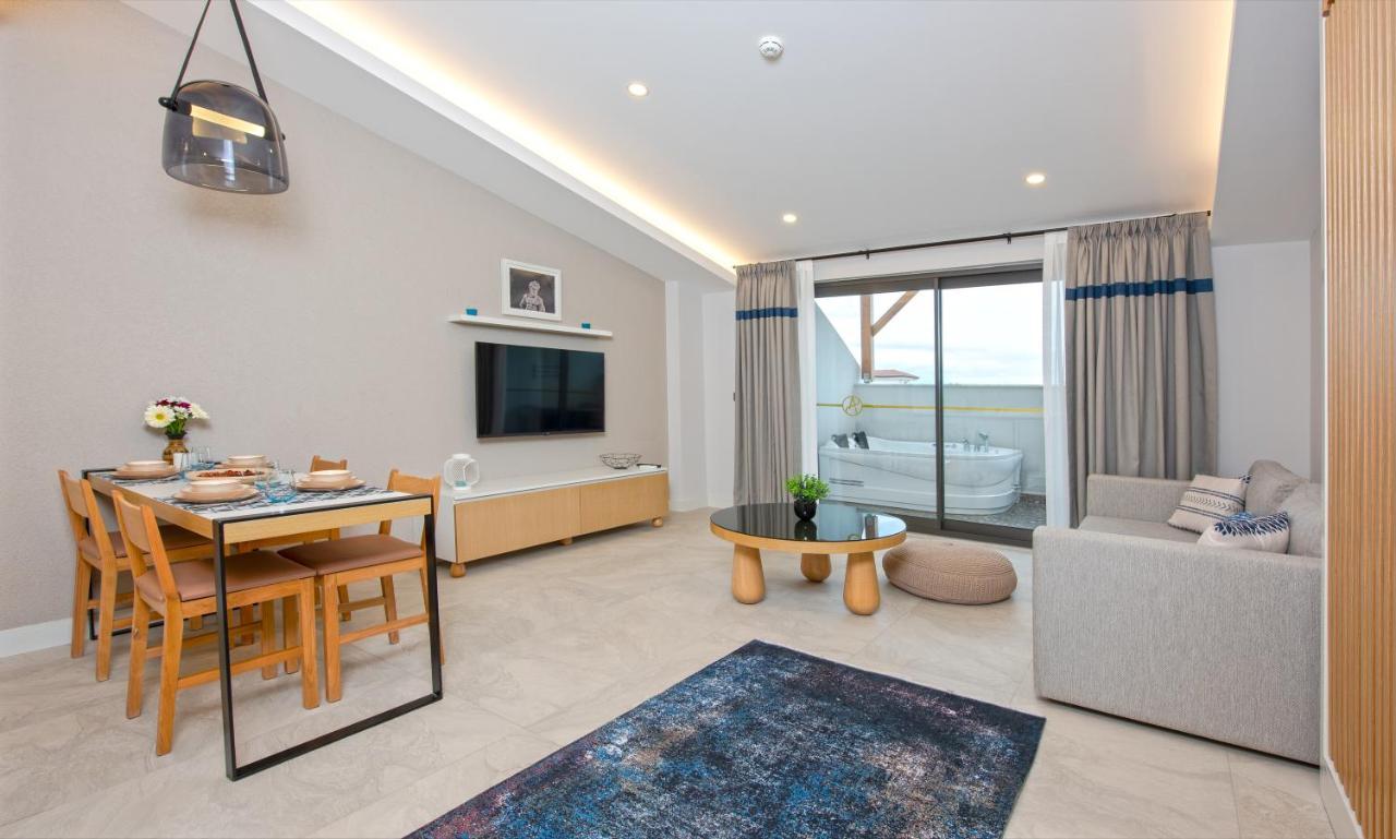 Otel A Side